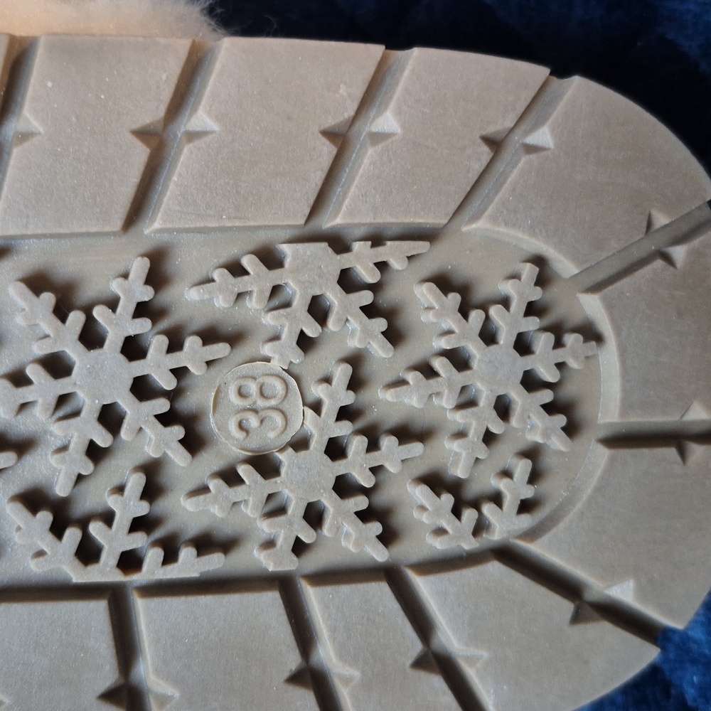 Banff Trail Tan Suede Faux Fur-Lined Slippers Size 8, New With Tags - Picture 8 of 12